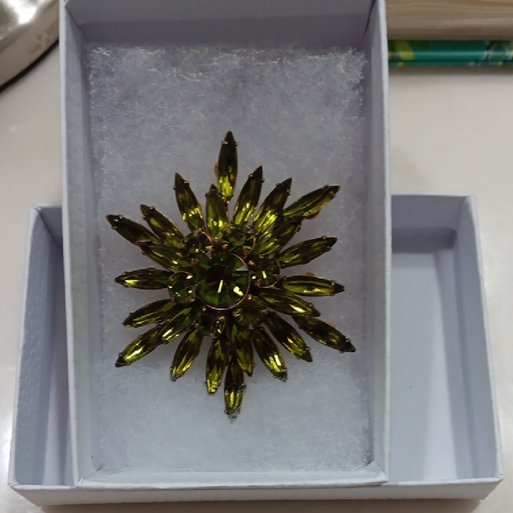 VTG Judy Lee Green Floral Brooch
